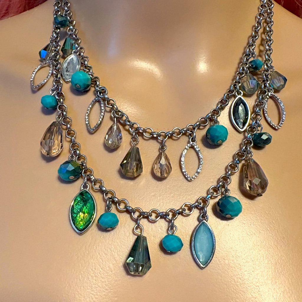 Vera Wang Necklace 8$